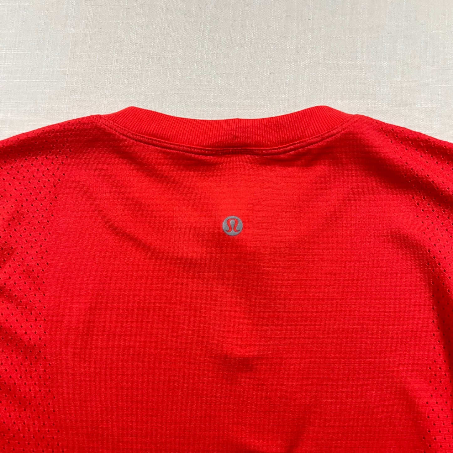 Lululemon Swiftly High-Low Cropped Short-Sleeve Shirt - Red Glow / Red Glow - Size 6 (Small)